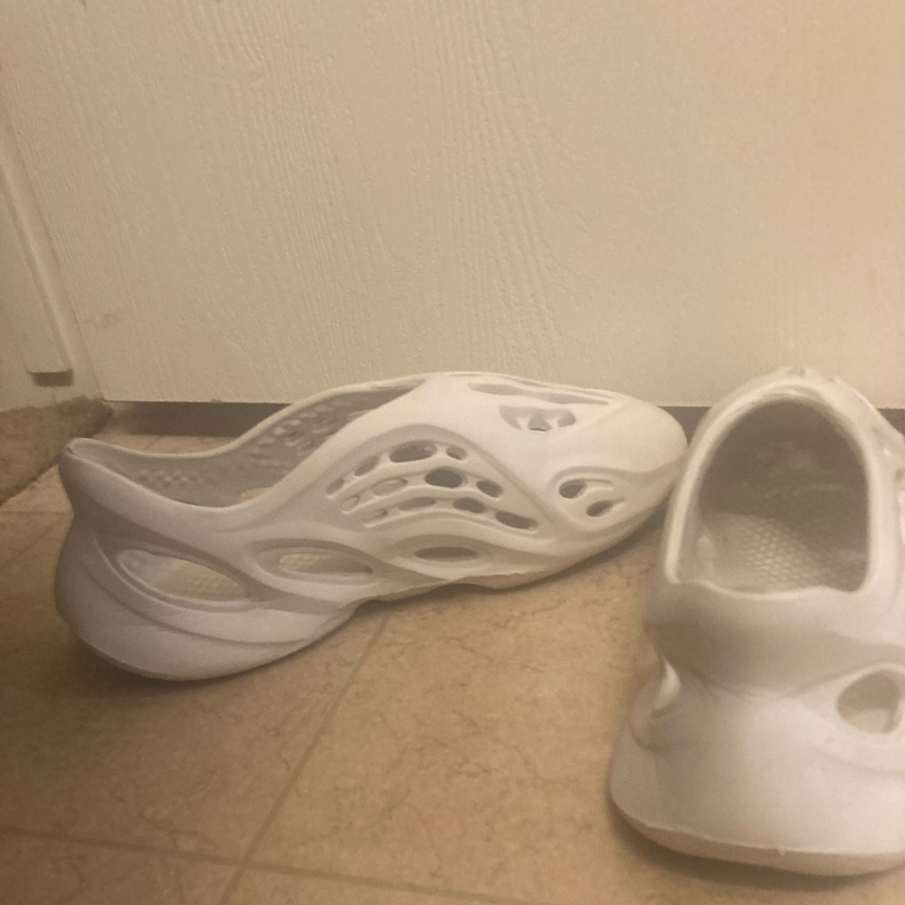 Yeezy Foam Runner - Picture 3 of 7